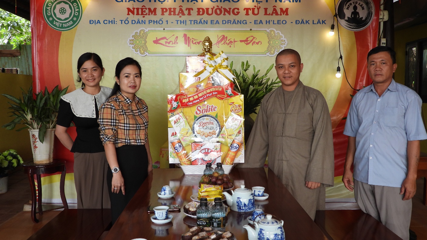 Đoàn công tác số 01 của Huyện ủy, HĐND, UBND, UBMTTQ Việt Nam huyện Ea H’Leo thăm, tặng quà các cơ sở phật giáo